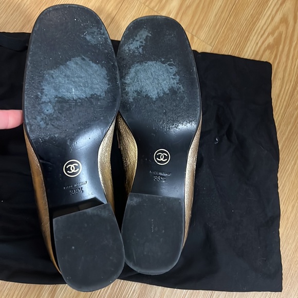 CHANEL LOAFERS. Incredible condition size 38.5 metallic Chanel flats from 2022 - Picture 3 of 5